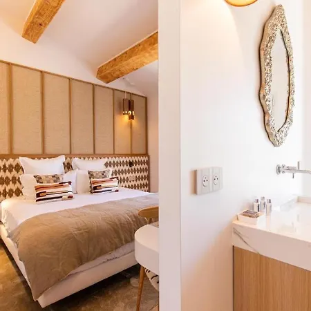 Le Quatre Saisons Et Ses 7 Somptueuses A 300 Euros Par Chambre فندق مبيت وإفطار *