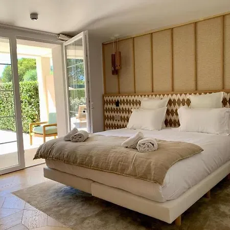 ベッド・アンド・ブレックファスト Le Quatre Saisons Et Ses 7 Somptueuses A 300 Euros Par Chambre サントロペ